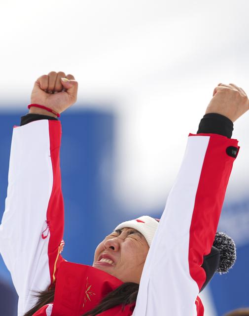 (260218) -- LIVIGNO, Feb. 18, 2026 (Xinhua) -- Gold medalist Xu Mengtao of China reacts during the awarding ceremony for the freestyle skiing women's aerials at the Milan-Cortina 2026 Olympic Winter Games in Livigno, Italy, Feb. 18, 2026. (Xinhua/Wu Huiwo)