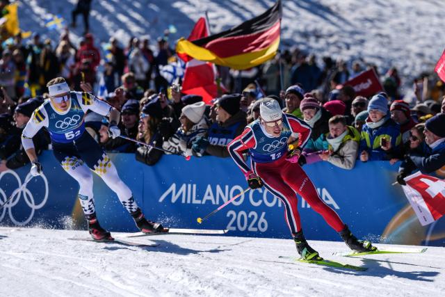 (260218) -- TESERO, Feb. 18, 2026 (Xinhua) -- Johannes Hoesflot Klaebo (R) of Norway competes during the cross-country skiing men's team sprint free final at the Milan-Cortina 2026 Olympic Winter Games in Tesero, Italy, Feb. 18, 2026. (Xinhua/Peng Ziyang)
