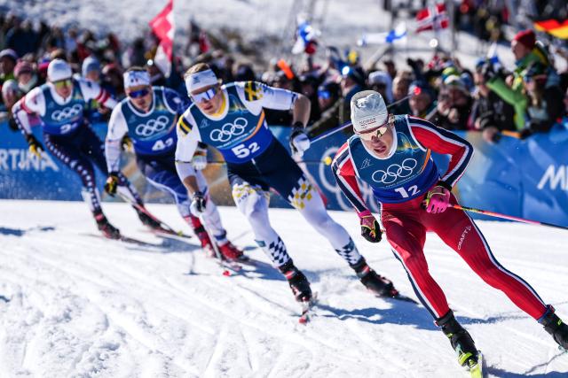 (260218) -- TESERO, Feb. 18, 2026 (Xinhua) -- Johannes Hoesflot Klaebo (1st R) of Norway competes during the cross-country skiing men's team sprint free final at the Milan-Cortina 2026 Olympic Winter Games in Tesero, Italy, Feb. 18, 2026. (Xinhua/Peng Ziyang)