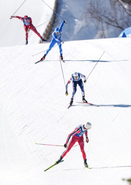 (260218) -- TESERO, Feb. 18, 2026 (Xinhua) -- Johannes Hoesflot Klaebo (bottom) of Norway crosses the finish line during the cross-country skiing men's team sprint free final at the Milan-Cortina 2026 Olympic Winter Games in Tesero, Italy, Feb. 18, 2026. (Xinhua/Peng Ziyang)