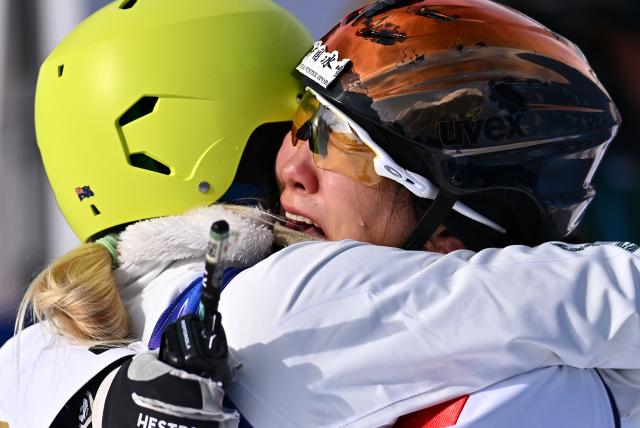(260218) -- LIVIGNO, Feb. 18, 2026 (Xinhua) -- Xu Mengtao (R) of China is congratulated after the freestyle skiing women's aerials final 2 at the Milan-Cortina 2026 Olympic Winter Games in Livigno, Italy, Feb. 18, 2026. (Xinhua/Zhang Hongxiang)