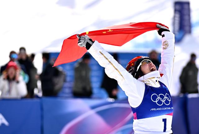 (260218) -- LIVIGNO, Feb. 18, 2026 (Xinhua) -- Xu Mengtao of China celebrates after the freestyle skiing women's aerials final 2 at the Milan-Cortina 2026 Olympic Winter Games in Livigno, Italy, Feb. 18, 2026. (Xinhua/Zhang Hongxiang)