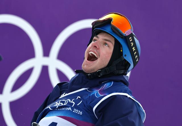 (260218) -- LIVIGNO, Feb. 18, 2026 (Xinhua) -- Jake Canter of the United States reacts after the snowboard men's slopestyle final at the Milan-Cortina 2026 Olympic Winter Games in Livigno, Italy, Feb. 18, 2026. (Xinhua/Wang Peng)