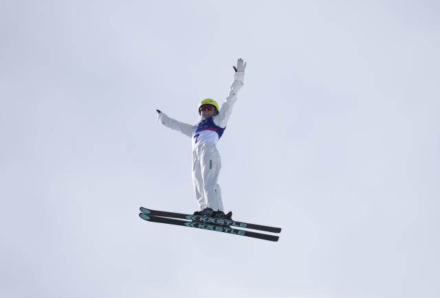 (260218) -- LIVIGNO, Feb. 18, 2026 (Xinhua) -- Danielle Scott of Australia competes during the freestyle skiing women's aerials final 2 at the Milan-Cortina 2026 Olympic Winter Games in Livigno, Italy, Feb. 18, 2026. (Xinhua/Hu Chao)