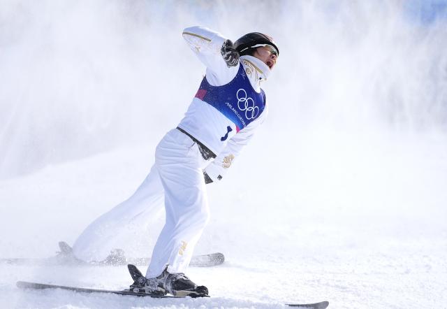 (260218) -- LIVIGNO, Feb. 18, 2026 (Xinhua) -- Xu Mengtao of China reacts after the freestyle skiing women's aerials final 2 at the Milan-Cortina 2026 Olympic Winter Games in Livigno, Italy, Feb. 18, 2026. (Xinhua/Hu Chao)