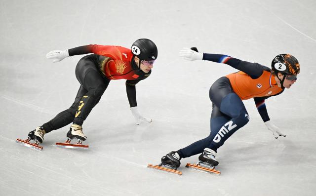(260218) -- MILAN, Feb. 18, 2026 (Xinhua) -- Liu Shaoang (L) of China competes during the short track speed skating men's 500m quarterfinal at the Milan-Cortina 2026 Olympic Winter Games in Milan, Italy, Feb. 18, 2026. (Xinhua/Cheng Min)