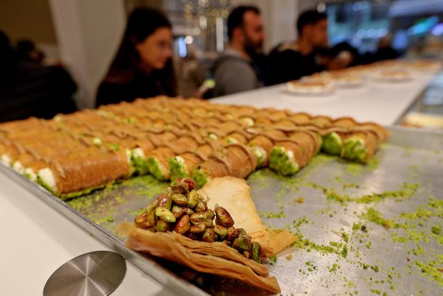 (260218) -- BEIRUT, Feb. 18, 2026 (Xinhua) -- This photo taken on Feb. 18, 2026 shows people buying sweets on the first day of Ramadan in Beirut, Lebanon. (Xinhua/Bilal Jawich)