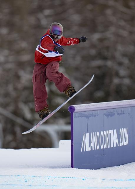 (260218) -- LIVIGNO, Feb. 18, 2026 (Xinhua) -- Laurie Blouin of Canada competes during the snowboard women's slopestyle final at the Milan-Cortina 2026 Olympic Winter Games in Livigno, Italy, Feb. 18, 2026. (Xinhua/Xia Yifang)