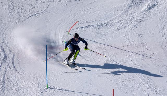(260218) -- CORTINA D'AMPEZZO, Feb. 18, 2026 (Xinhua) -- Anna Swenn Larsson of Sweden competes during the alpine skiing women's slalom run 2 at the Milan-Cortina 2026 Olympic Winter Games in Cortina, Italy, Feb. 18, 2026. (Xinhua/Fei Maohua)