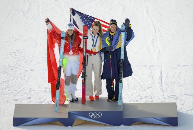 (260218) -- CORTINA D'AMPEZZO, Feb. 18, 2026 (Xinhua) -- Gold medalist Mikaela Shiffrin (C) of the United States, silver medalist Camille Rast (L) of Switzerland, and bronze medalist Anna Swenn Larsson of Sweden pose for photos during the awarding ceremony of the alpine skiing women's slalom at the Milan-Cortina 2026 Olympic Winter Games in Cortina, Italy, Feb. 18, 2026. (Xinhua/Fei Maohua)