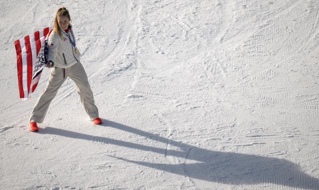 (260218) -- CORTINA D'AMPEZZO, Feb. 18, 2026 (Xinhua) -- Gold medalist Mikaela Shiffrin of the United States attends the awarding ceremony of the alpine skiing women's slalom at the Milan-Cortina 2026 Olympic Winter Games in Cortina, Italy, Feb. 18, 2026. (Xinhua/Fei Maohua)