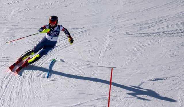 (260218) -- CORTINA D'AMPEZZO, Feb. 18, 2026 (Xinhua) -- Mikaela Shiffrin of the United States competes during the alpine skiing women's slalom run 2 at the Milan-Cortina 2026 Olympic Winter Games in Cortina, Italy, Feb. 18, 2026. (Xinhua/Fei Maohua)