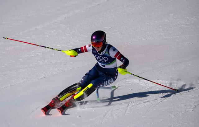 (260218) -- CORTINA D'AMPEZZO, Feb. 18, 2026 (Xinhua) -- Mikaela Shiffrin of the United States competes during the alpine skiing women's slalom run 1 at the Milan-Cortina 2026 Olympic Winter Games in Cortina, Italy, Feb. 18, 2026. (Xinhua/Fei Maohua)