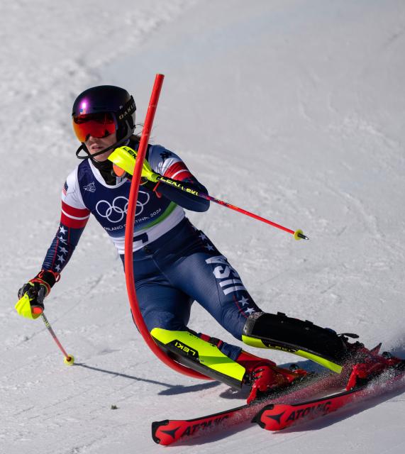 (260218) -- CORTINA D'AMPEZZO, Feb. 18, 2026 (Xinhua) -- Mikaela Shiffrin of the United States competes during the alpine skiing women's slalom run 1 at the Milan-Cortina 2026 Olympic Winter Games in Cortina, Italy, Feb. 18, 2026. (Xinhua/Fei Maohua)
