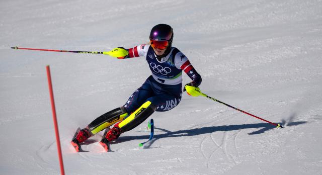 (260218) -- CORTINA D'AMPEZZO, Feb. 18, 2026 (Xinhua) -- Mikaela Shiffrin of the United States competes during the alpine skiing women's slalom run 1 at the Milan-Cortina 2026 Olympic Winter Games in Cortina, Italy, Feb. 18, 2026. (Xinhua/Fei Maohua)