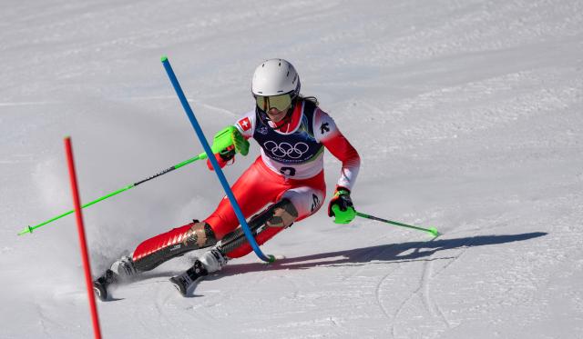 (260218) -- CORTINA D'AMPEZZO, Feb. 18, 2026 (Xinhua) -- Camille Rast of Switzerland competes during the alpine skiing women's slalom run 1 at the Milan-Cortina 2026 Olympic Winter Games in Cortina, Italy, Feb. 18, 2026. (Xinhua/Fei Maohua)