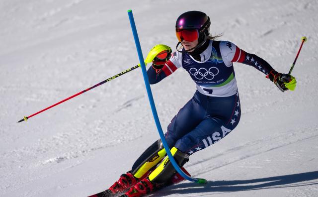 (260218) -- CORTINA D'AMPEZZO, Feb. 18, 2026 (Xinhua) -- Mikaela Shiffrin of the United States competes during the alpine skiing women's slalom run 1 at the Milan-Cortina 2026 Olympic Winter Games in Cortina, Italy, Feb. 18, 2026. (Xinhua/Fei Maohua)