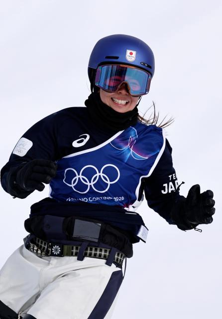(260218) -- LIVIGNO, Feb. 18, 2026 (Xinhua) -- Fukada Mari of Japan competes during the snowboard women's slopestyle final at the Milan-Cortina 2026 Olympic Winter Games in Livigno, Italy, Feb. 18, 2026. (Xinhua/Wang Peng)