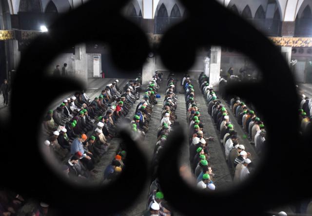 (260218) -- LAHORE, Feb. 18, 2026 (Xinhua) -- Muslims perform Taraweeh prayers on the eve of the holy month of Ramadan in Lahore, Pakistan, on Feb. 18, 2026. (Photo by Sajjad/Xinhua)