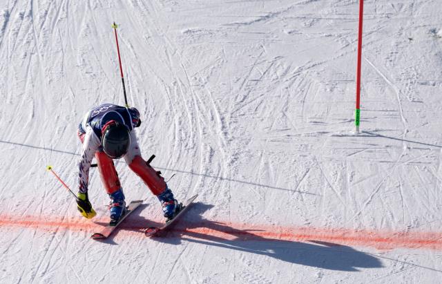 (260218) -- CORTINA D'AMPEZZO, Feb. 18, 2026 (Xinhua) -- Lee Wen-Yi of Chinese Taipei competes during the alpine skiing women's slalom run 2 at the Milan-Cortina 2026 Olympic Winter Games in Cortina, Italy, Feb. 18, 2026. (Xinhua/Fei Maohua)