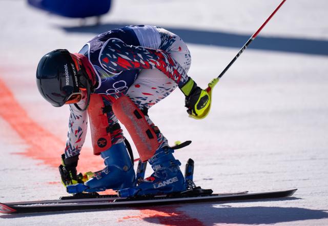 (260218) -- CORTINA D'AMPEZZO, Feb. 18, 2026 (Xinhua) -- Lee Wen-Yi of Chinese Taipei competes during the alpine skiing women's slalom run 1 at the Milan-Cortina 2026 Olympic Winter Games in Cortina, Italy, Feb. 18, 2026. (Xinhua/Fei Maohua)
