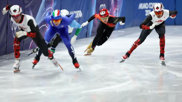 (260218) -- MILAN, Feb. 18, 2026 (Xinhua) -- Lin Xiaojun (2nd R) of China competes during the short track speed skating men's 500m quarterfinal at the Milan-Cortina 2026 Olympic Winter Games in Milan, Italy, Feb. 18, 2026. (Xinhua/Li Ming)