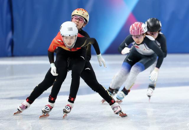 (260218) -- MILAN, Feb. 18, 2026 (Xinhua) -- Wang Xinran (front) of China competes during the short track speed skating women's 3000m relay final B at the Milan-Cortina 2026 Olympic Winter Games in Milan, Italy, Feb. 18, 2026. (Xinhua/Li Ming)