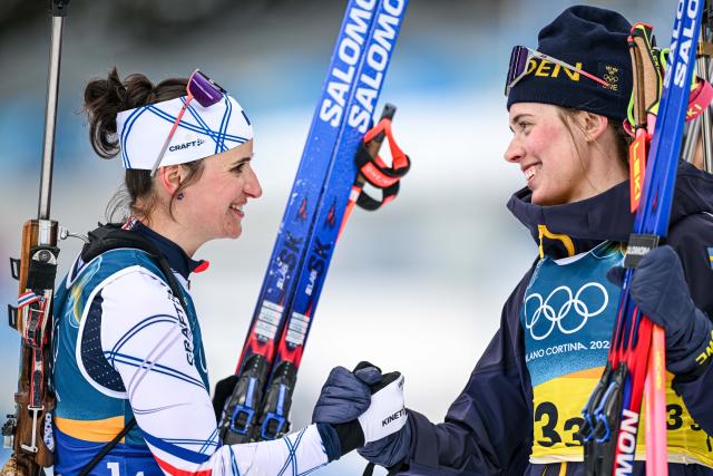 (260218) -- ANTERSELVA, Feb. 18, 2026 (Xinhua) -- Julia Simon (L) of France shakes hands with Elvira Oeberg of Sweden after the biathlon women's 4x6km relay at the 2026 Milan-Cortina Winter Olympics in Anterselva, Italy, Feb. 18, 2026. (Xinhua/Jiang Han)