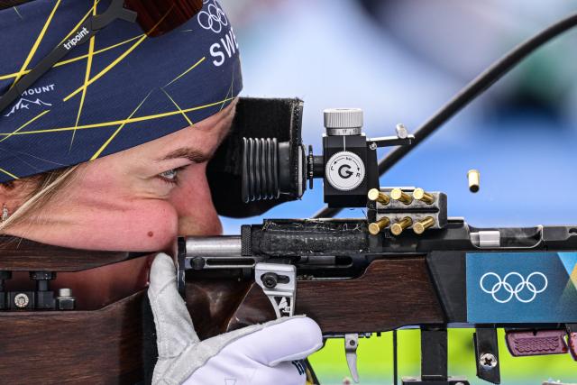 (260218) -- ANTERSELVA, Feb. 18, 2026 (Xinhua) -- Anna Magnusson of Sweden competes during the biathlon women's 4x6km relay at the 2026 Milan-Cortina Winter Olympics in Anterselva, Italy, Feb. 18, 2026. (Xinhua/Jiang Han)