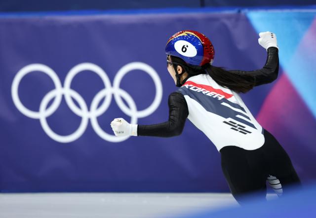 (260218) -- MILAN, Feb. 18, 2026 (Xinhua) -- Kim Gilli of South Korea celebrates after the short track speed skating women's 3000m relay final A at the Milan-Cortina 2026 Olympic Winter Games in Milan, Italy, Feb. 18, 2026. (Xinhua/Li Ming)