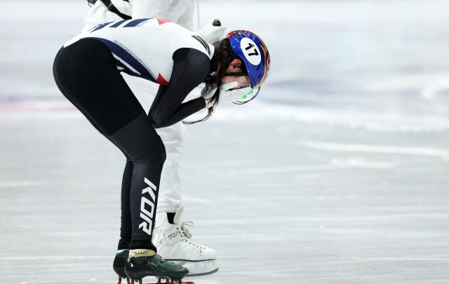 (260218) -- MILAN, Feb. 18, 2026 (Xinhua) -- Shim Sukhee of South Korea celebrates after the short track speed skating women's 3000m relay final A at the Milan-Cortina 2026 Olympic Winter Games in Milan, Italy, Feb. 18, 2026. (Xinhua/Li Ming)