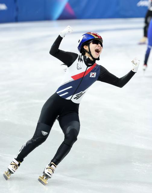 (260218) -- MILAN, Feb. 18, 2026 (Xinhua) -- Kim Gilli of South Korea celebrates after the short track speed skating women's 3000m relay final A at the Milan-Cortina 2026 Olympic Winter Games in Milan, Italy, Feb. 18, 2026. (Xinhua/Li Ming)