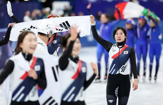 (260218) -- MILAN, Feb. 18, 2026 (Xinhua) -- Players of South Korea celebrate after the short track speed skating women's 3000m relay final A at the Milan-Cortina 2026 Olympic Winter Games in Milan, Italy, Feb. 18, 2026. (Xinhua/Li Ming)