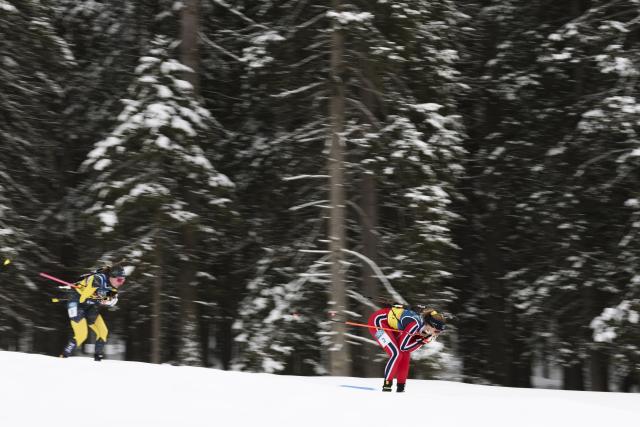 (260219) -- ANTERSELVA, Feb. 19, 2026 (Xinhua) -- Karoline Offigstad Knotten (R) of Norway and Elvira Oeberg of Sweden compete during the biathlon women's 4x6km relay at the 2026 Milan-Cortina Winter Olympics in Anterselva, Italy, Feb. 18, 2026. (Xinhua/Zhang Tao)