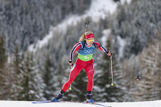 (260219) -- ANTERSELVA, Feb. 19, 2026 (Xinhua) -- Juni Arnekleiv of Norway competes during the biathlon women's 4x6km relay at the 2026 Milan-Cortina Winter Olympics in Anterselva, Italy, Feb. 18, 2026. (Xinhua/Zhang Tao)