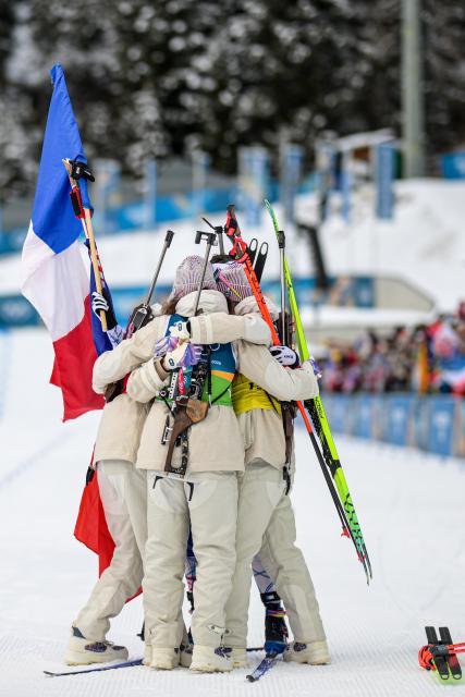 (260219) -- ANTERSELVA, Feb. 19, 2026 (Xinhua) -- Team France celebrate after the biathlon women's 4x6km relay at the 2026 Milan-Cortina Winter Olympics in Anterselva, Italy, Feb. 18, 2026. (Xinhua/Jiang Han)