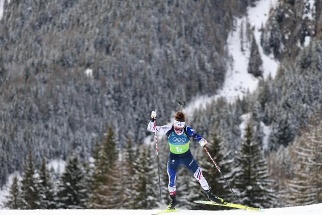 (260219) -- ANTERSELVA, Feb. 19, 2026 (Xinhua) -- Lou Jeanmonnot of France competes during the biathlon women's 4x6km relay at the 2026 Milan-Cortina Winter Olympics in Anterselva, Italy, Feb. 18, 2026. (Xinhua/Zhang Tao)