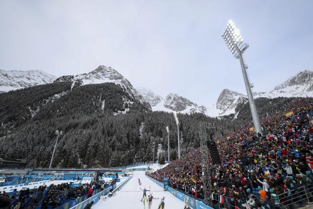 (260219) -- ANTERSELVA, Feb. 19, 2026 (Xinhua) -- Julia Simon (back) of France crosses the finish line during the biathlon women's 4x6km relay at the 2026 Milan-Cortina Winter Olympics in Anterselva, Italy, Feb. 18, 2026. (Xinhua/Zhang Tao)