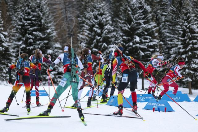 (260219) -- ANTERSELVA, Feb. 19, 2026 (Xinhua) -- Athletes compete during the biathlon women's 4x6km relay at the 2026 Milan-Cortina Winter Olympics in Anterselva, Italy, Feb. 18, 2026. (Xinhua/Zhang Tao)