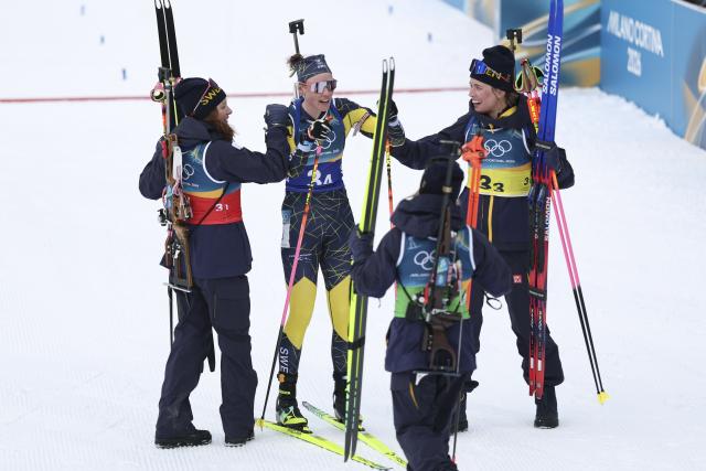 (260219) -- ANTERSELVA, Feb. 19, 2026 (Xinhua) -- Team Sweden celebrate at the finish line during the biathlon women's 4x6km relay at the 2026 Milan-Cortina Winter Olympics in Anterselva, Italy, Feb. 18, 2026. (Xinhua/Zhang Tao)