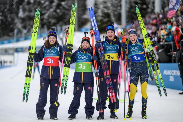 (260219) -- ANTERSELVA, Feb. 19, 2026 (Xinhua) -- Team Sweden celebrate after the biathlon women's 4x6km relay at the 2026 Milan-Cortina Winter Olympics in Anterselva, Italy, Feb. 18, 2026. (Xinhua/Jiang Han)
