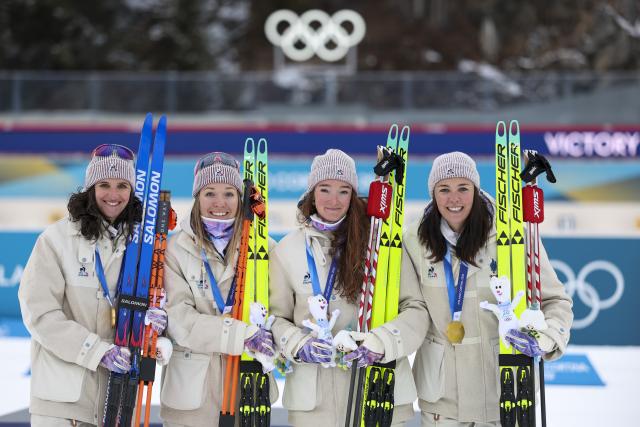 (260219) -- ANTERSELVA, Feb. 19, 2026 (Xinhua) -- Gold medalists Julia Simon, Oceane Michelon, Lou Jeanmonnot and Camille Bened (from L to R) of France pose for photos during the awarding ceremony for the biathlon women's 4x6km relay at the 2026 Milan-Cortina Winter Olympics in Anterselva, Italy, Feb. 18, 2026. (Xinhua/Zhang Tao)