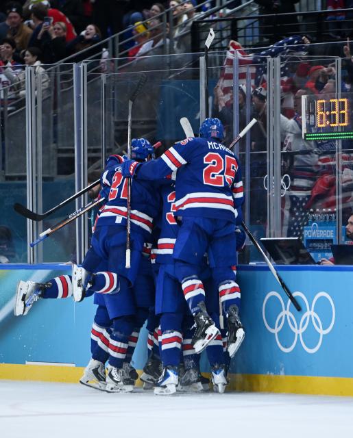 (260219) -- MILAN, Feb. 19, 2026 (Xinhua) -- Players of the United States celebrate victory after the ice hockey men's play-offs quarterfinal between Sweden and the United States at the Milan-Cortina 2026 Olympic Winter Games in Milan, Italy, Feb. 18, 2026. (Xinhua/Zhang Haofu)