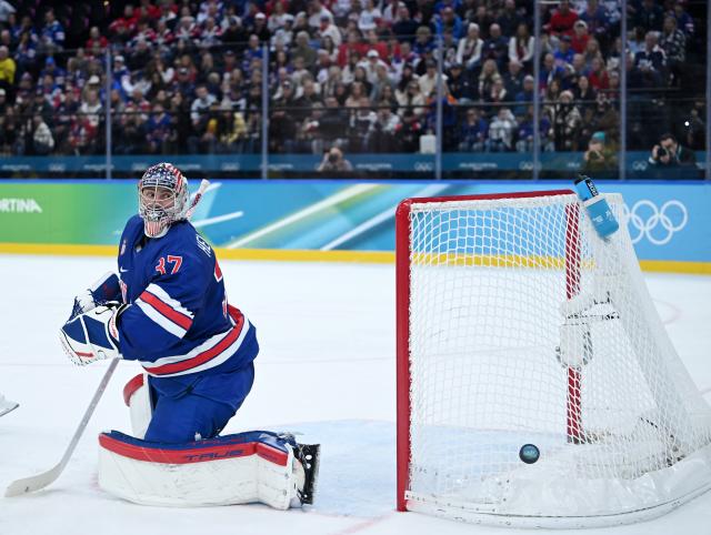 (260219) -- MILAN, Feb. 19, 2026 (Xinhua) -- Goalkeeper Connor Hellebuyck of the United States competes during the ice hockey men's play-offs quarterfinal between Sweden and the United States at the Milan-Cortina 2026 Olympic Winter Games in Milan, Italy, Feb. 18, 2026. (Xinhua/Zhang Haofu)