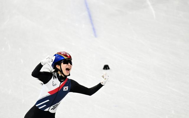 (260219) -- MILAN, Feb. 19, 2026 (Xinhua) -- Kim Gilli of South Korea celebrates after winning the short track speed skating women's 3000m relay final A at the Milan-Cortina 2026 Olympic Winter Games in Milan, Italy, Feb. 18, 2026. (Xinhua/Cheng Min)