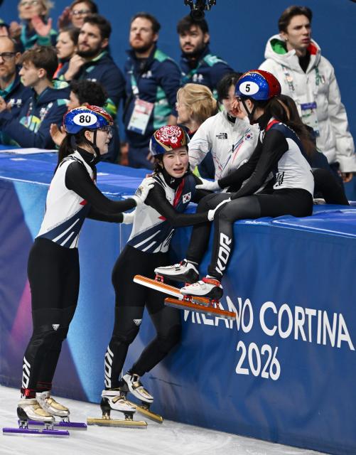 (260219) -- MILAN, Feb. 19, 2026 (Xinhua) -- Players of South Korea react after the short track speed skating women's 3000m relay final A at the Milan-Cortina 2026 Olympic Winter Games in Milan, Italy, Feb. 18, 2026. (Xinhua/Cheng Min)