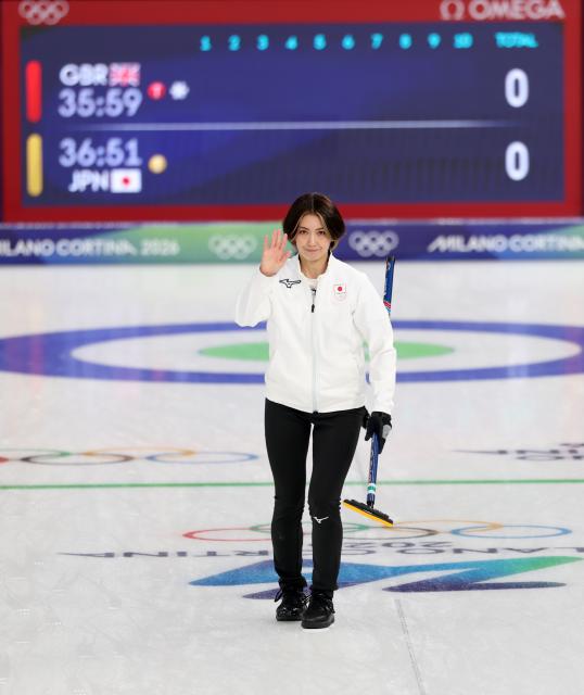 (260219) -- CORTINA D'AMPEZZO, Feb. 19, 2026 (Xinhua) -- Yoshimura Sayaka of Japan reacts during the curling women's round robin session 11 match between Britain and Japan at the 2026 Milan-Cortina Winter Olympics in Cortina, Italy, Feb. 18, 2026. (Xinhua/Ding Xu)