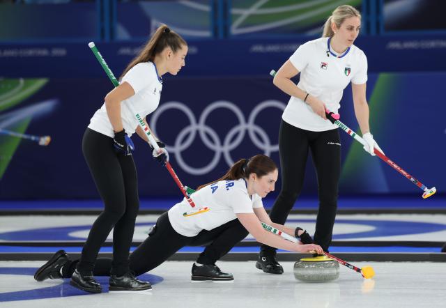 (260219) -- CORTINA D'AMPEZZO, Feb. 19, 2026 (Xinhua) -- Rebecca Mariani (C) of Italy competes during the curling women's round robin session 11 match between Canada and Italy at the 2026 Milan-Cortina Winter Olympics in Cortina, Italy, Feb. 18, 2026. (Xinhua/Ding Xu)