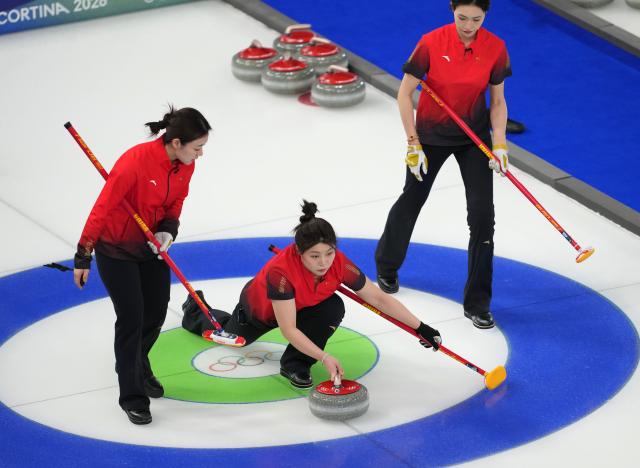 (260219) -- CORTINA D'AMPEZZO, Feb. 19, 2026 (Xinhua) -- Han Yu, Dong Ziqi and Jiang Jiayi (L-R) of China compete during the curling women's round robin session 11 match between China and Sweden at the 2026 Milan-Cortina Winter Olympics in Cortina, Italy, Feb. 18, 2026. (Xinhua/Li Gang)