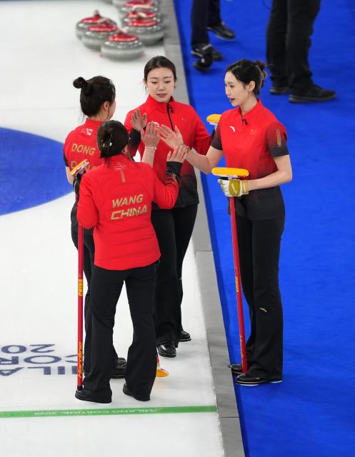 (260219) -- CORTINA D'AMPEZZO, Feb. 19, 2026 (Xinhua) -- Jiang Jiayi, Han Yu, Wang Rui and Dong Ziqi (R to L) of China celebrate during the curling women's round robin session 11 match between China and Sweden at the 2026 Milan-Cortina Winter Olympics in Cortina, Italy, Feb. 18, 2026. (Xinhua/Li Gang)